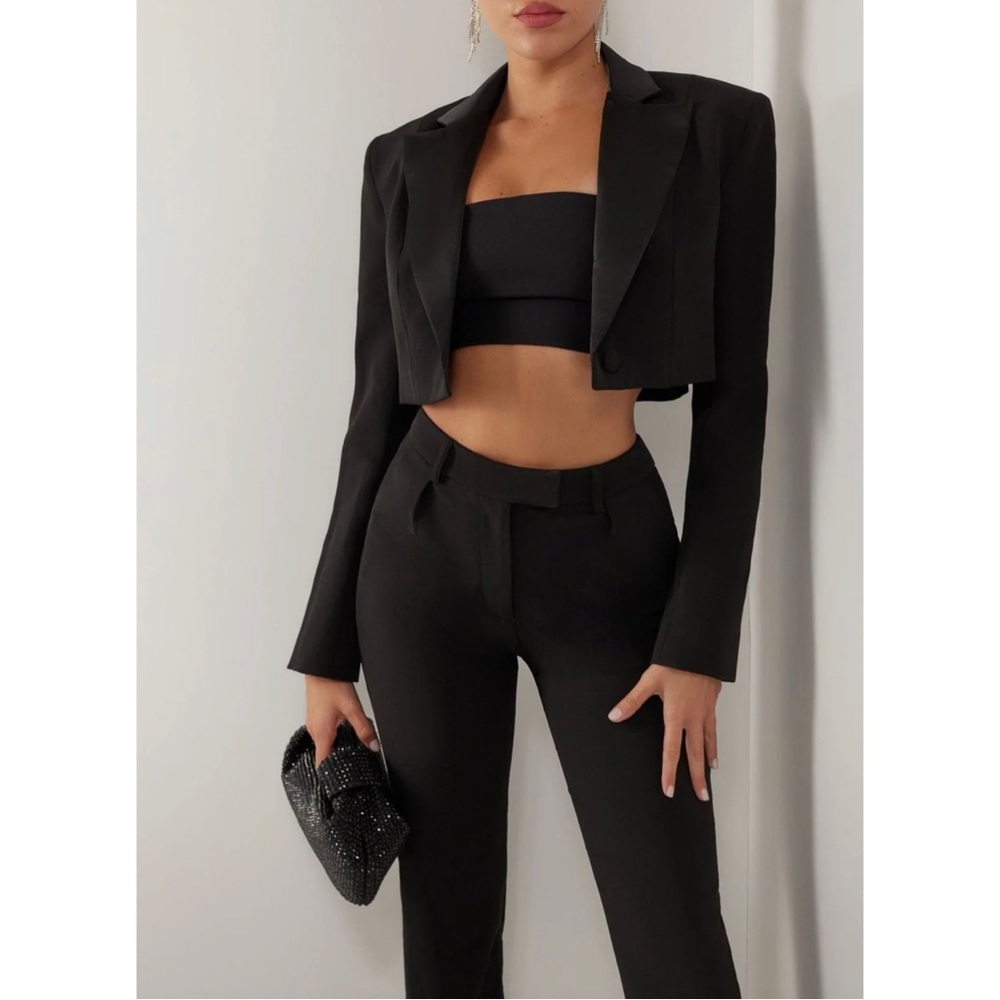 Heiress Beverly Hills Crepe Cropped Blazer